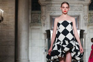 Oscar-de-La-Renta-RTW-FW20-New-York-7567-1581371214.jpg