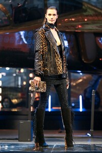 Philipp-Plein-RTW-FW20-Milan-3185-1582408563.thumb.jpg.c79e99601767de9b96f6cf65871a1826.jpg