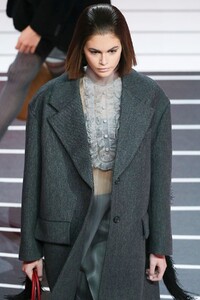 Prada-RTW-FW20-Milan-4661-1582216407.thumb.jpg.3137035a6bc1d09c690f48457b10364c.jpg