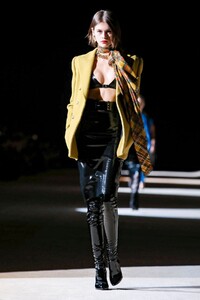 Saint-Laurent-RTW-FW20-Paris-2220-1582662369.thumb.jpg.4e324bb260f36e59e85bfd8ee5ad9905.jpg