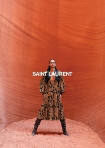 Saint-Laurent-Summer-2020-Campaign08.thumb.jpg.b65502b9e13858bf70e0f8ab1fd1782a.jpg