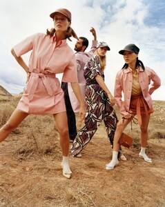 Salvatore-Ferragamo-Spring-Summer-2020-Campaign-004.thumb.jpg.e0670287b06db0e92ac9433540111d24.jpg
