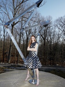 Sara-Grace-Wallerstedt-Bergdorf-Goodman-Editorial03.thumb.jpg.efeddd54d00ce874762c17d0200de69b.jpg