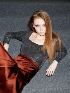Sara-Grace-Wallerstedt-Bergdorf-Goodman-Editorial11.thumb.jpg.8dfc5dd8c2d1927b840a8791741b28a3.jpg