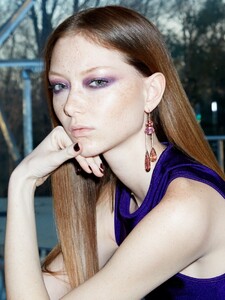 Sara-Grace-Wallerstedt-Bergdorf-Goodman-Editorial13.thumb.jpg.400f0ba22fb89b64901395df228f41e5.jpg