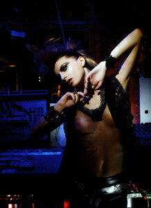 ScansGallery_LucaGadjus_VogueSP0307_03.jpg