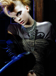 ScansGallery_LucaGadjus_VogueSP0307_04.jpg