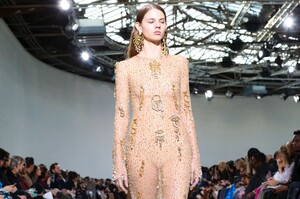 Schiaparelli-Haute-Couture-SS20-Paris-6178-1579516017.thumb.jpg.419ab4570eddd0c6ae0075ad2a5ae7c6.jpg