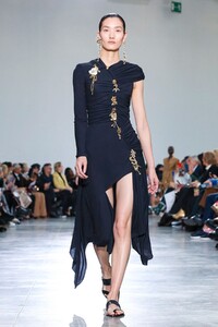 Schiaparelli-Haute-Couture-SS20-Paris-6200-1579516052.thumb.jpg.4e3391131a9249a1511cf37f75f2ff56.jpg