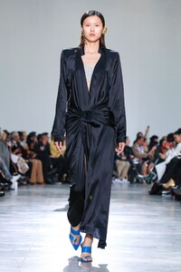 Schiaparelli-Haute-Couture-SS20-Paris-6266-1579516152.thumb.jpg.0a6584aba6063593e9d06a5a5d42852a.jpg