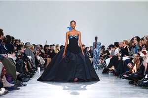 Schiaparelli-Haute-Couture-SS20-Paris-6282-1579516171.thumb.jpg.f8cf9ebfc445ebe960d11d23b1a3022e.jpg