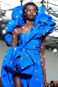Schiaparelli-Haute-Couture-SS20-Paris-6344-1579516258.thumb.jpg.3511631450049cd3128ed3b28fc0c680.jpg