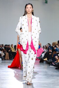 Schiaparelli-Haute-Couture-SS20-Paris-6361-1579516279.thumb.jpg.c6e59d52143a1cd3ee247baa7dce5e54.jpg