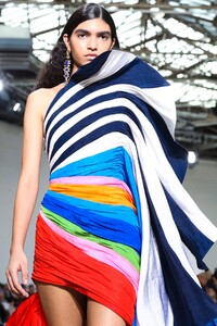 Schiaparelli-Haute-Couture-SS20-Paris-6370-1579516289.thumb.jpg.01f58a6b6d7ef3fdcffe5581e9b41dd5.jpg