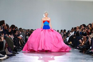Schiaparelli-Haute-Couture-SS20-Paris-6372-1579516294.thumb.jpg.26123d9623756924627a55c36a4b44df.jpg