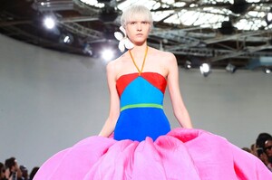 Schiaparelli-Haute-Couture-SS20-Paris-6383-1579516304.thumb.jpg.36ee1bda50067e7229a8f1ddf61d511a.jpg