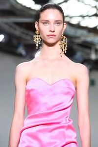 Schiaparelli-Haute-Couture-SS20-Paris-6400-1579516322.thumb.jpg.6ede80a144aca4f490bfde7d66a9e5c5.jpg