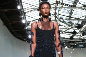 Schiaparelli-Haute-Couture-SS20-Paris-6483-1579516492.thumb.jpg.71ed8ce424d5af66aabefc4d6e78ac71.jpg