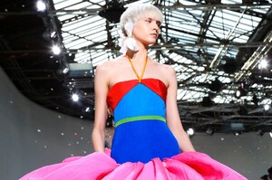 Schiaparelli-Haute-Couture-SS20-Paris-6514-1579516521.thumb.jpg.41f7c8383a876cee9ba5924234058112.jpg