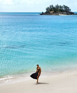 Simon-Upton-Marie-Claire-Robyn-Lawley-5-849x1024.thumb.jpg.71ffcc427b20cc32652f73ca157a7eae.jpg