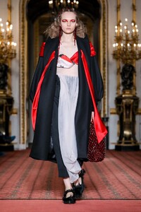 Simone-Rocha-RTW-FW20-London-9887-1581874570.thumb.jpg.0b6de131b1bf10213efa0bbebfe9aa53.jpg