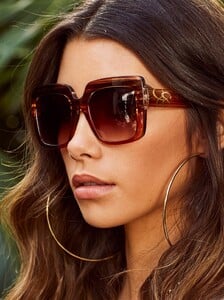 Sunglasses2020-JSC_SPRING20_EDITORIAL_SHOT_01_0202.jpg