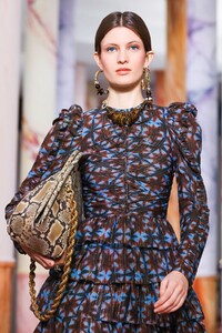 Ulla-Johnson-RTW-FW20-New-York-0113-1581164936.thumb.jpg.de312d0ff8ab12225eff25f2552c2a99.jpg