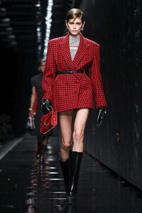 Versace-RTW-FW20-Milan-4974-1582310117.thumb.jpg.5c2b84fa671dd0f2e1b362440e8fba3b.jpg