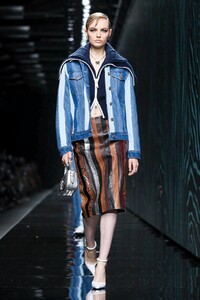 Versace-RTW-FW20-Milan-5218-1582310367.jpg