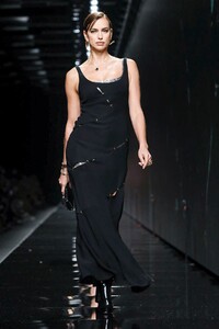 Versace-RTW-FW20-Milan-5314-1582310473.thumb.jpg.2314f02da281587eec8afefb4db0394c.jpg