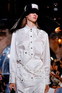 Victoria-Tomas-RTW-SS20-Paris-9594-1569331010.thumb.jpg.8752b3babfac847c3ec48a6ab3f7d7d9.jpg