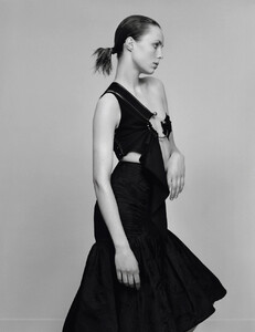 Vogue_Paris-March_2016-Edie_Campbell-by-Harley_Weir-02.thumb.jpg.d0252fba769a2e232f4ca584b109a7bb.jpg