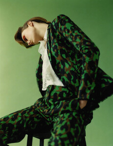 Vogue_Paris-March_2016-Edie_Campbell-by-Harley_Weir-07.thumb.jpg.3c407adc77ad7eef95d570bf72574fc0.jpg