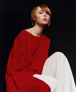 Vogue_Paris-March_2016-Edie_Campbell-by-Harley_Weir-10.thumb.jpg.21449d628c3906d7052755cf9d731814.jpg