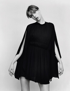 Vogue_Paris-March_2016-Edie_Campbell-by-Harley_Weir-12.thumb.jpg.859c5e0cbfc6571a19bdd344f520470a.jpg