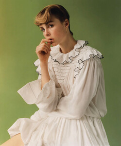 Vogue_Paris-March_2016-Edie_Campbell-by-Harley_Weir-13.thumb.jpg.bb2daa582f4ba6ca72781f0d89716ed3.jpg
