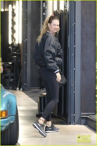 adam-devine-behati-prinsloo-gym-workout-01.jpg