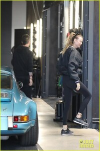 adam-devine-behati-prinsloo-gym-workout-06.jpg