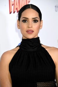 adria-arjona-hollywood-beauty-awards-2020-3.jpg