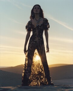 alexander-mcqueen-spring-summer-2017-vittoria-ceretti-by-jamie-hawkesworth-13.thumb.jpg.6eadafa1dfff695b829d641b17e5df31.jpg