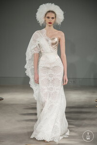 alexis-mabille-css20-0005-377181.thumb.jpg.aee7c8f0e113ee223d6dde0d76eccfb5.jpg