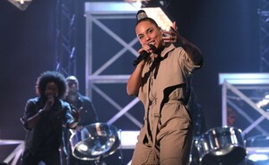 alicia-keys-graham-norton-show-02-06-2020-0.jpg