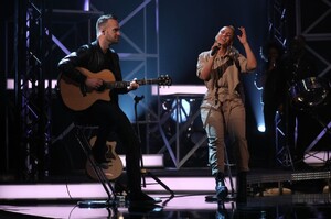 alicia-keys-graham-norton-show-02-06-2020-5.jpg