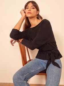 aly-top-black-1.thumb.jpg.e6f5a30daae8fe98cf4955e406a3173c.jpg