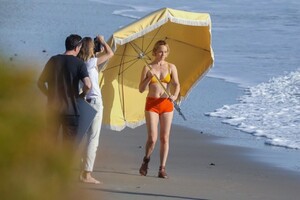 amber-valletta-in-a-bikini-photoshoot-at-malibu-beach-01-30-2020-3.jpg