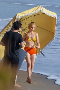 amber-valletta-in-a-bikini-photoshoot-at-malibu-beach-01-30-2020-4.jpg