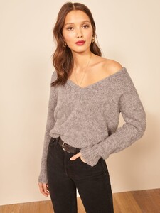 amelia-sweater-light_grey-2.thumb.jpg.e5a58699d3f0894408f33aec917e767f.jpg