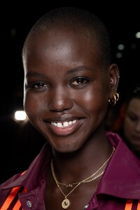 backstage-defile-alberta-ferretti-automne-hiver-2020-2021-milan-coulisses-13.thumb.jpg.07c382b2a80a1803c860888680441052.jpg