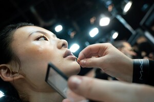 backstage-defile-alberta-ferretti-automne-hiver-2020-2021-milan-coulisses-131.thumb.jpg.cac6fa6800c1a1da710045c2170113c9.jpg