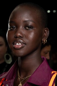 backstage-defile-alberta-ferretti-automne-hiver-2020-2021-milan-coulisses-14.thumb.jpg.87303f2671b266cd1e4c47cd63d5b6a4.jpg